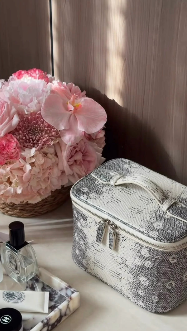 Saphire Vanity Case