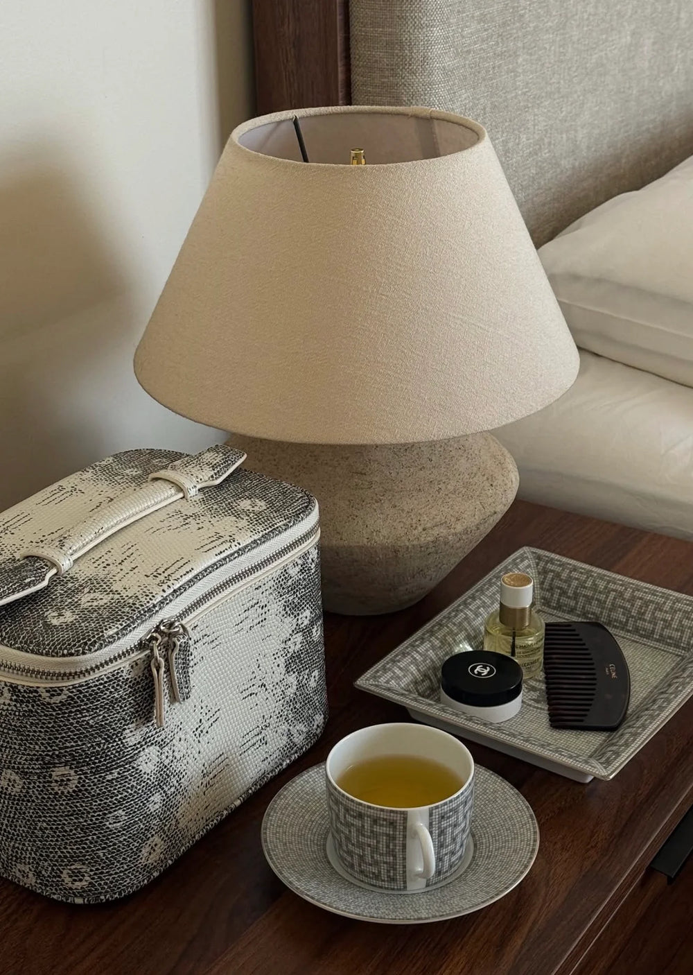 Saphire Vanity Case